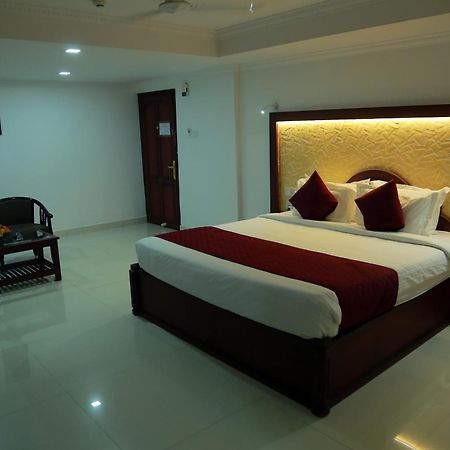 Hotel Savera Park Thrissur 외부 사진