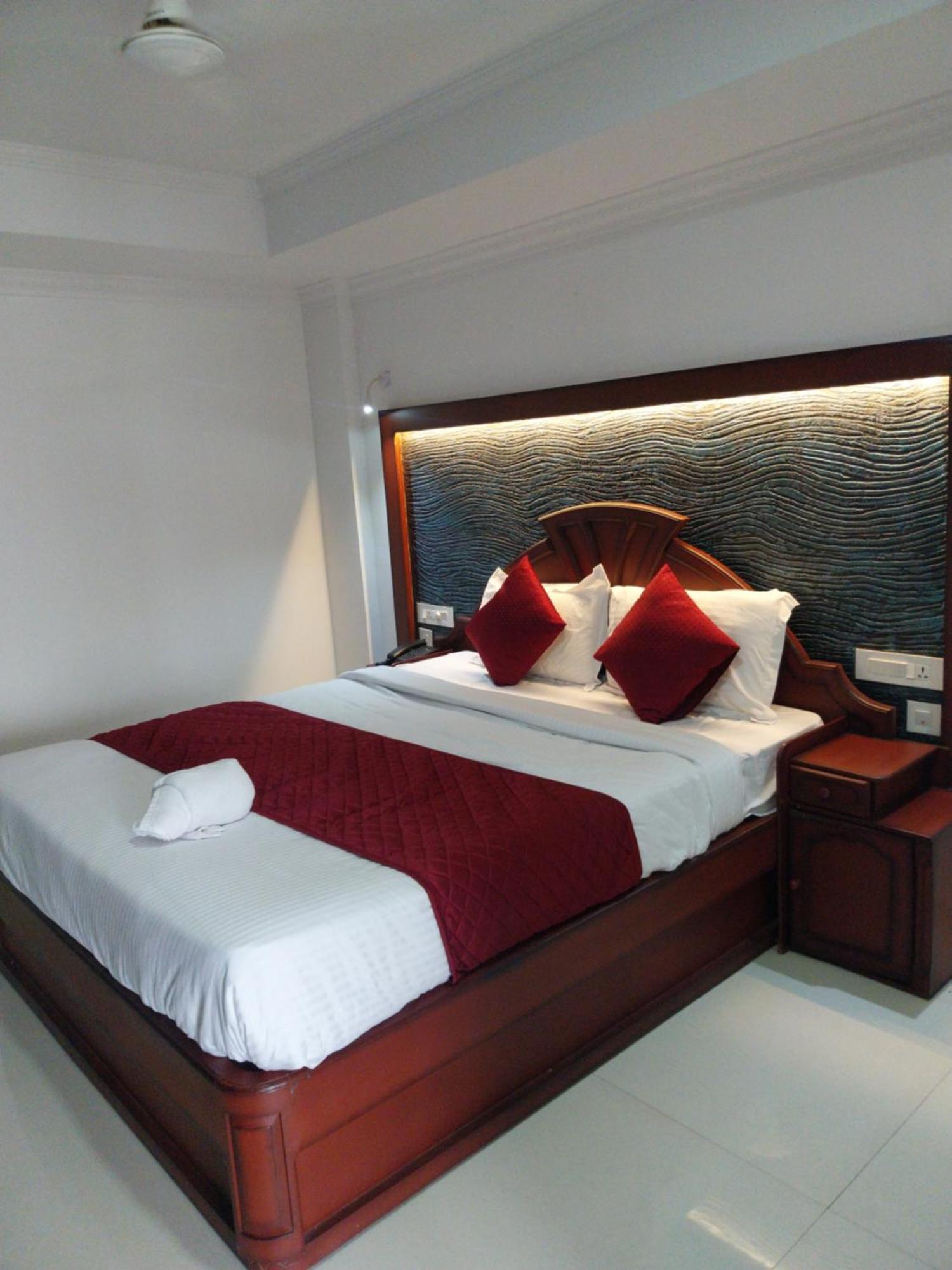 Hotel Savera Park Thrissur 외부 사진